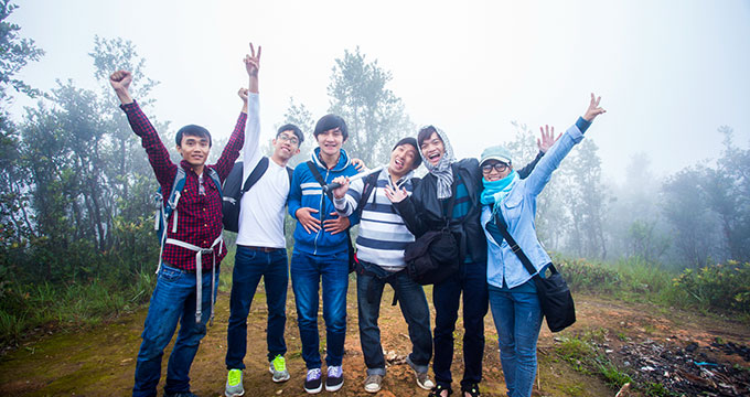 Từ trái qua: Triệu Đình Nam, Phước Led cùng các thành viên nhóm làm phim Zoomations trong chuyến đi quay mới nhất tại Đà Lạt 