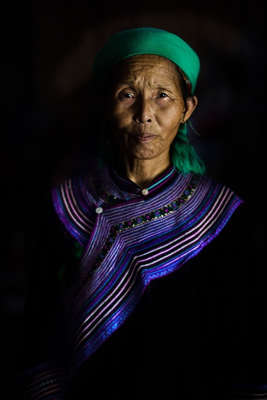 Một phụ nữ 60 tuổi người H’mong mà Rehahn gặp khi đi từ Lào Cai sang Bắc Hà. (Ảnh: Rehahn)