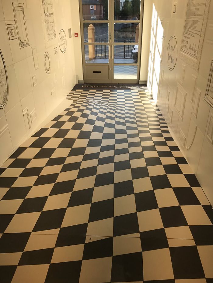 wavy-floor-optical-illusion-casa-ceramica-59ddfe4f9e009__700