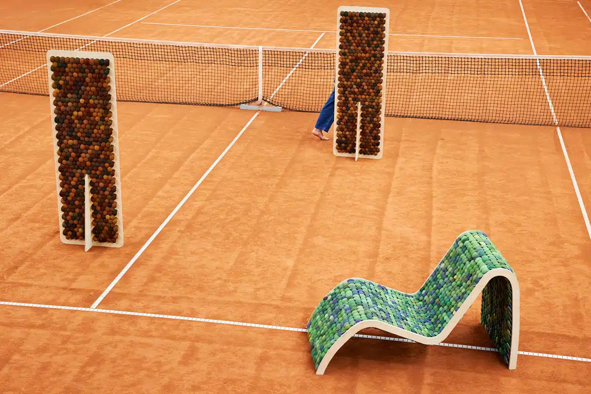 Độc đáo đồ nội thất được thiết kế từ những quả bóng tennis đã qua sử dụng của artist Mathilde Wittock